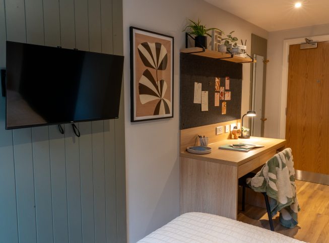 Nottingham Classic Ensuite desk